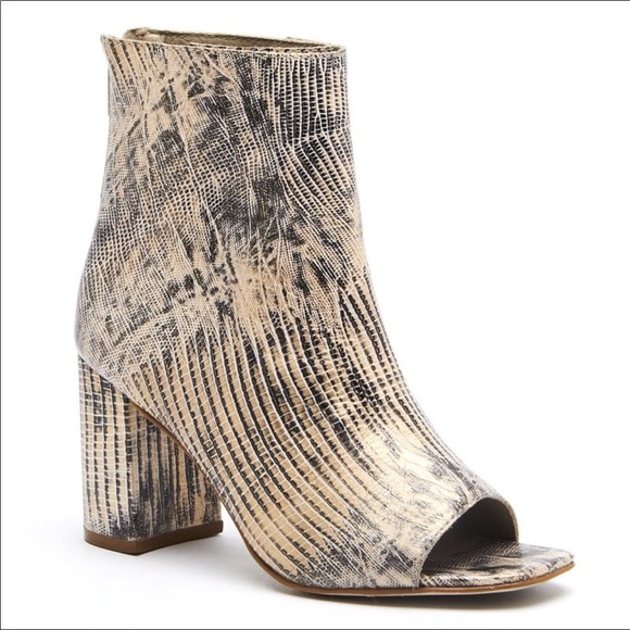 Matisse Shoes - Matisse Melaney Ankle Boot - New in Box - size 6